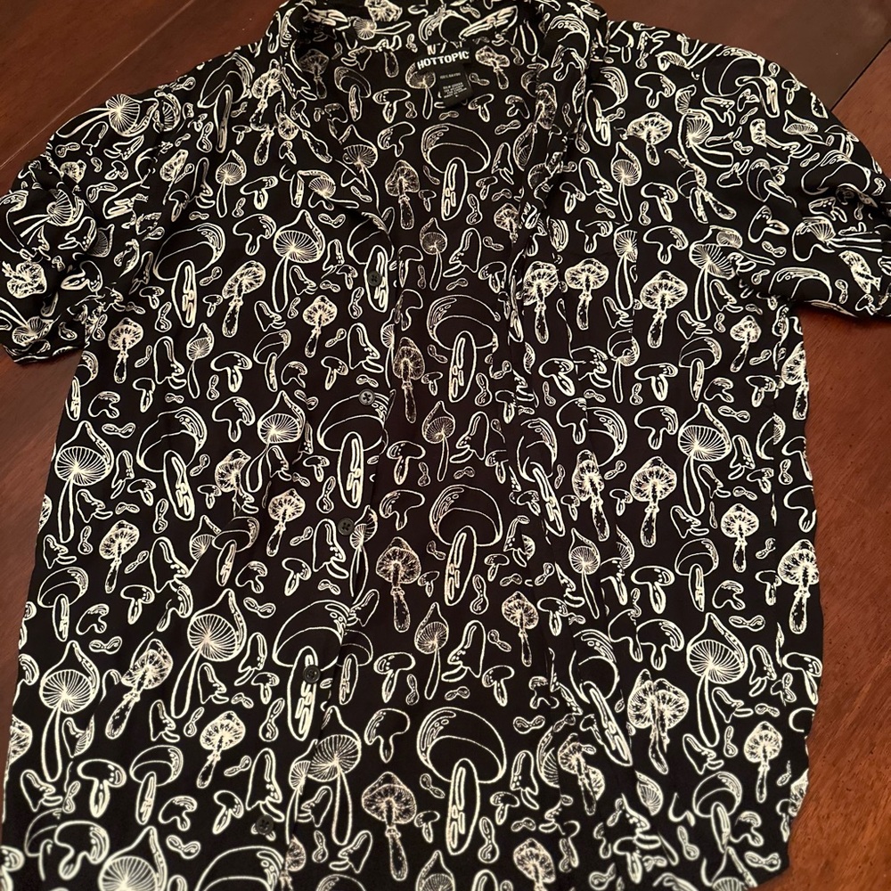 Hot Topic Black and White Mushroom Pattern Shirt